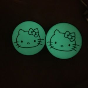 🎀GLOW IN THE DARK HELLO KITTY PLUGS🎀