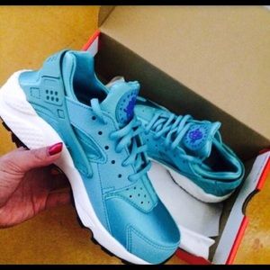 Nike huaraches wmn teal size 5.5