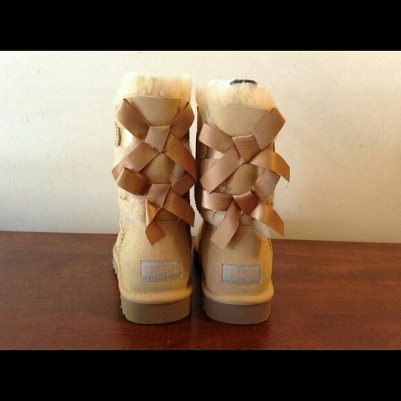 Ugg bow-back boots