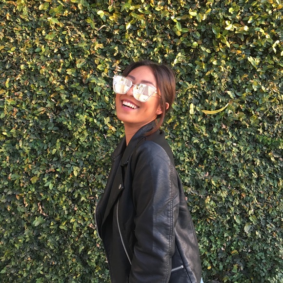 Meet your Posher, Alexi - Picture 2 of 2