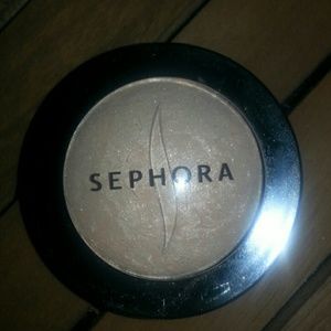 Sephora baked luminizer in light beam