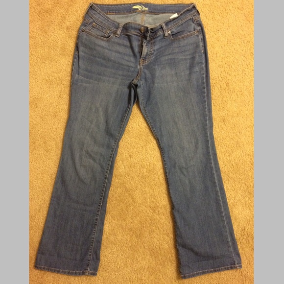 SOLD Short, Diva Light Wash Jeans - Picture 3 of 4