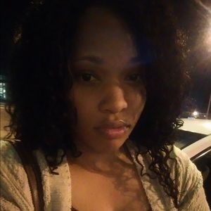 Meet your Posher, Emoni