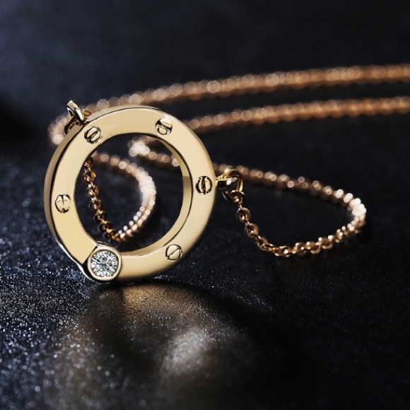 Jewelry - BEAUTIFUL SCREW STYLE NECKLACE