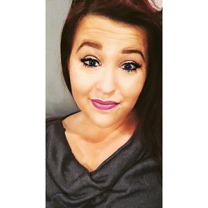 Meet your Posher, Michelle 🍾👋🏼