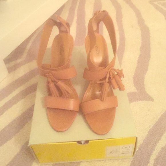 Kate Spade Saturday Tassle Heel in Natural