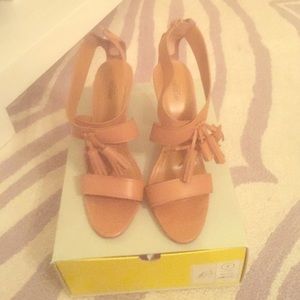 Kate Spade Saturday Tassle Heel in Natural