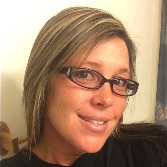 Meet your Posher, Nicole - Picture 1 of 1
