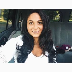 Meet your Posher, Alexia