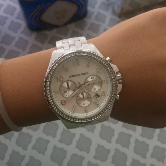 Michael kors white watch - Picture 1 of 3