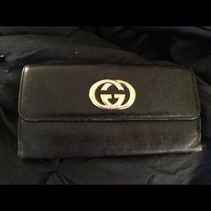 Authentic leather GUCCI wallet - accepting offers!