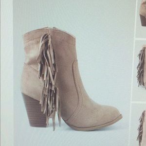 Meet your Posher, Brittney