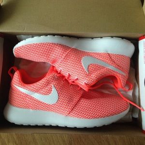 New Nike Roshes. Worn once