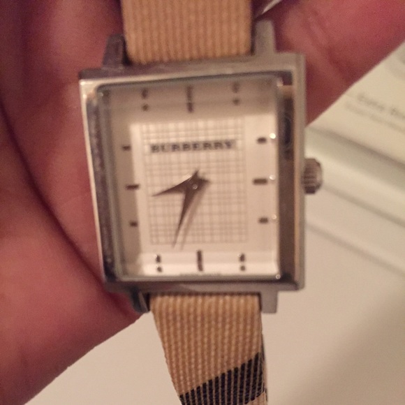 Authentic Burberry Watch for Wome - Picture 3 of 4