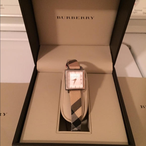 Authentic Burberry Watch for Wome - Picture 4 of 4