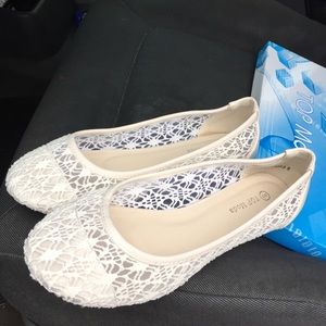 Beige colored,lace flat, never worn.