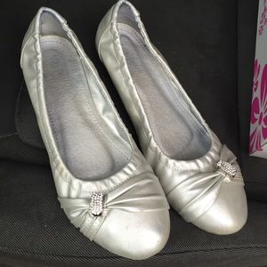 Silver flats with gemstones