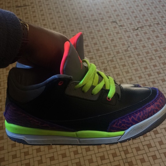 Jordan 3s - Picture 2 of 3