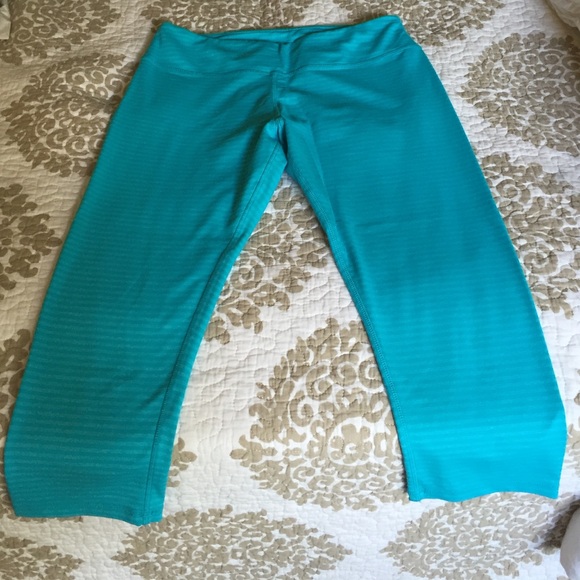 Blue Yoga cropped leggings!