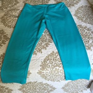 Blue Yoga cropped leggings!