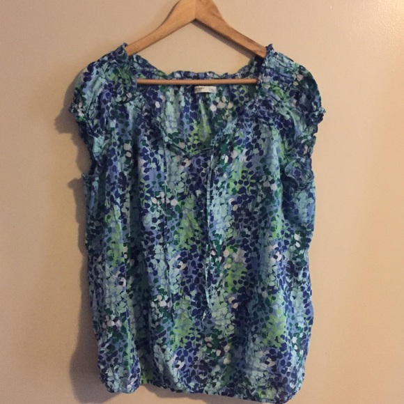 Blue floral print top