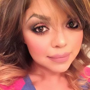 Meet your Posher, Lorie