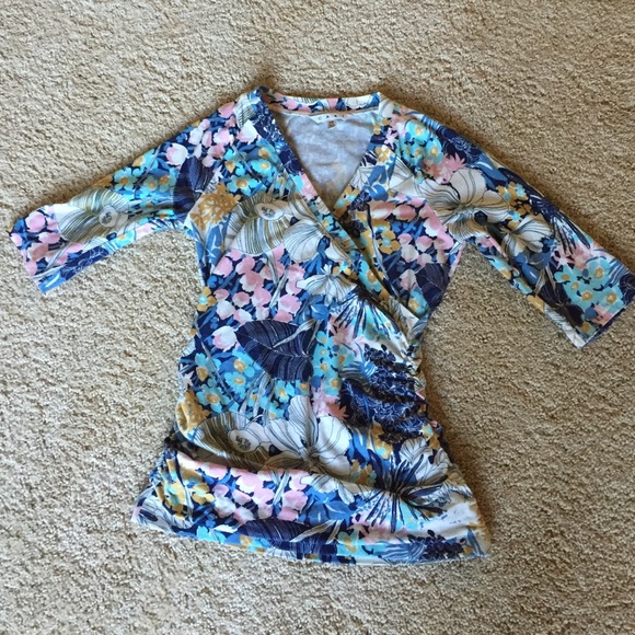 CAbi xs top - floral print - like new!