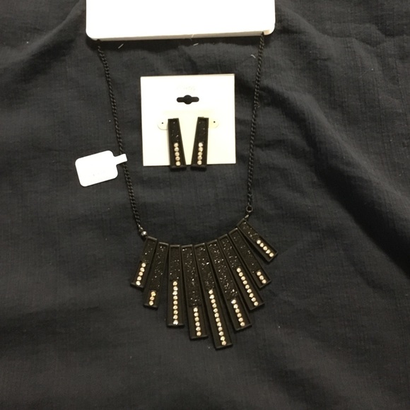*NWT* Black rhinestone necklace with earrings