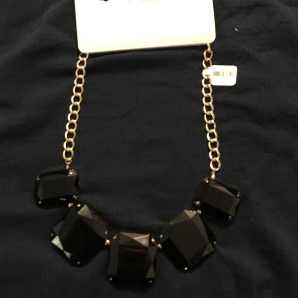 *NWT* black and gold necklace