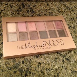 Maybelline The blushed Nudes Rose palette