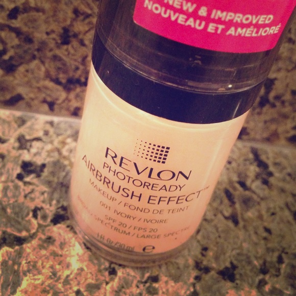 Revlon Photoready Airbrush Effect in 001 Ivory