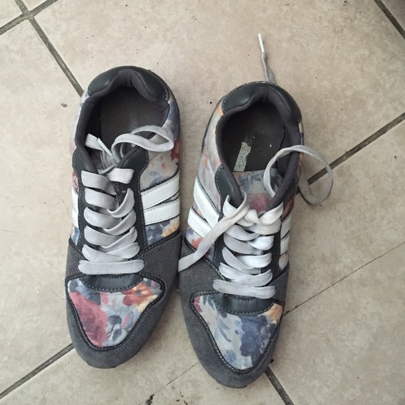 Flowered sneakers