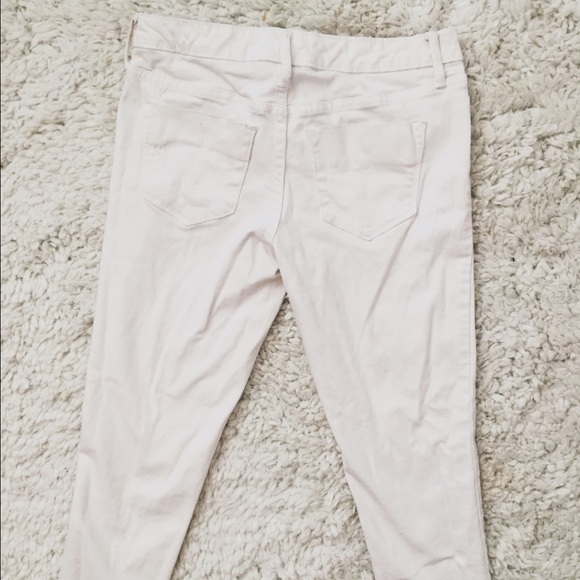 TRADED White jeans. - Picture 3 of 4