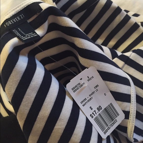 Striped dress - Picture 3 of 3