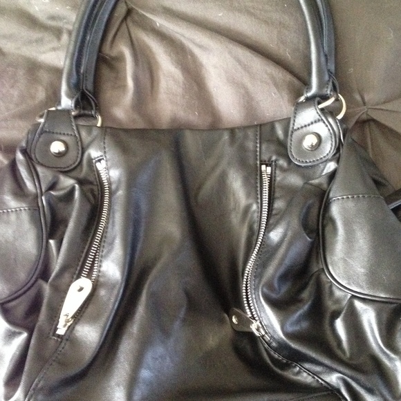 Black purse almost new