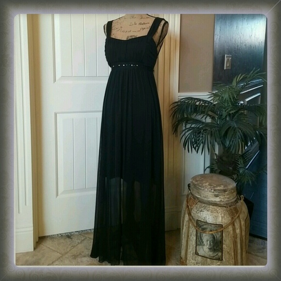 connected apparel Dresses & Skirts - Exquisite Elegant black evening gown