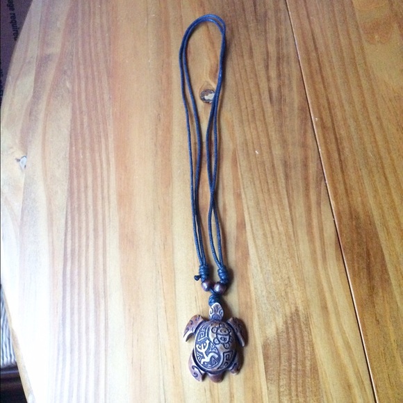 Turtle Necklace - Picture 2 of 3