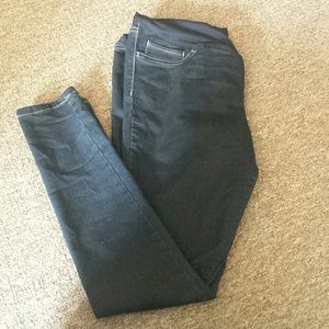 Skinny maternity jeans