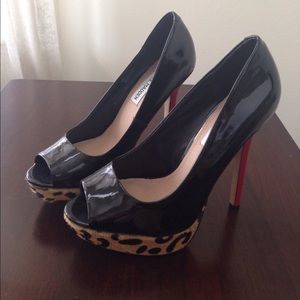 STEVE MADDEN Black Heels Red Stem Cheetah Platform