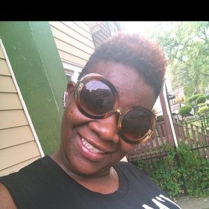 Meet your Posher, Kenyada