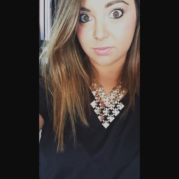 Meet your Posher, Dominique