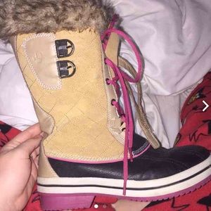 Bear paw snow boot