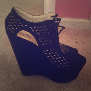 Black peep toe wedges size 9