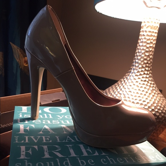 SOLD  new Steve Madden pumps - Picture 2 of 2