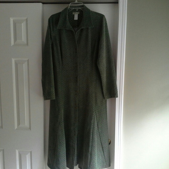 Green textured dress with snap closures