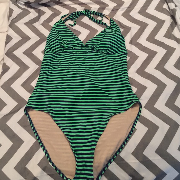 Old Navy one piece swimsuit XL