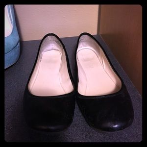 Simple cute black flats