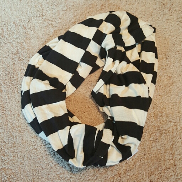 Charming Charlie Accessories - Charming Charlie Scarf
