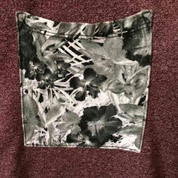 Maroon sweater with floral accents (men's) - Picture 3 of 4