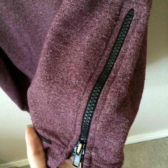 Maroon sweater with floral accents (men's) - Picture 4 of 4